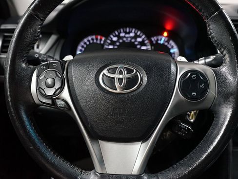 Used 2014 Toyota Camry SE FWD image 11