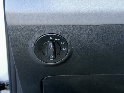 Certified 2023 Volkswagen Taos SE w/ Panoramic Sunroof Package image 25