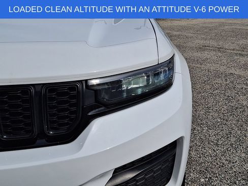 Used 2023 Jeep Grand Cherokee Altitude AWD/4WD image 9