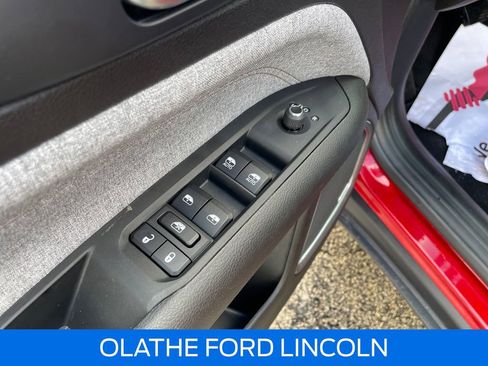 Used 2024 Jeep Compass Latitude w/ Sun and Sound Group image 13