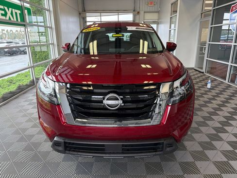 Used 2025 Nissan Pathfinder SV AWD/4WD image 2