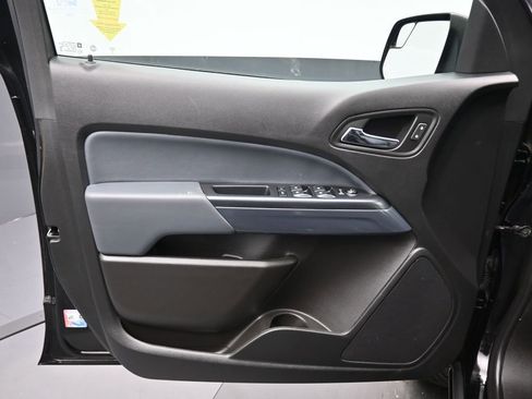 Used 2020 Chevrolet Colorado Z71 w/ Z71 Midnight Edition image 9