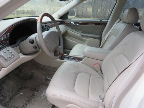 Used 2002 Cadillac De Ville DTS w/ Premium Equipment Pkg image 9