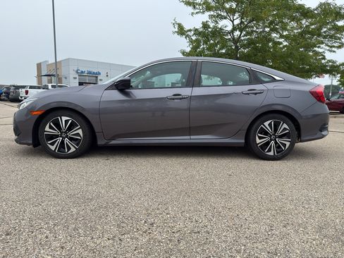 Used 2018 Honda Civic EX-T image 2