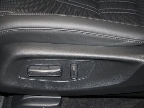 Used 2023 Honda HR-V EX-L image 13