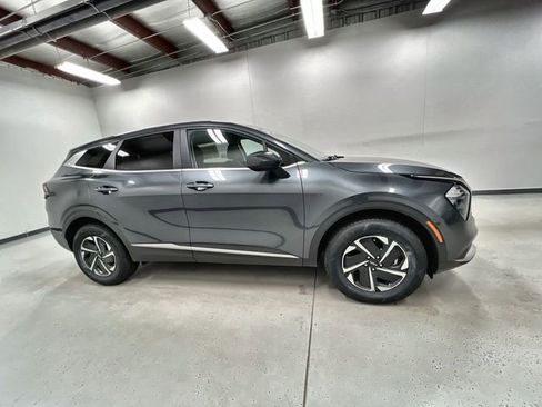 Used 2023 Kia Sportage LX AWD/4WD image 9