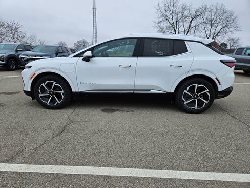 Used 2025 Chevrolet Equinox EV LT image 4