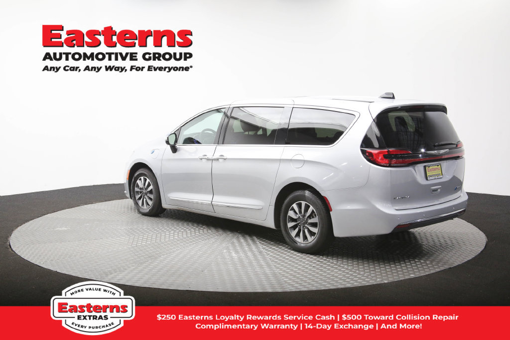 Used 2023 Chrysler Pacifica Limited FWD image 66