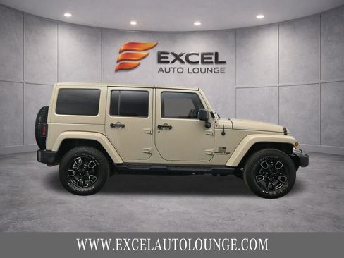 Used 2018 Jeep Wrangler Unlimited Sahara AWD/4WD image 10