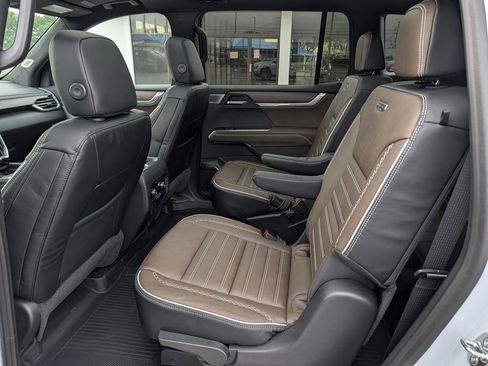 New 2026 GMC Acadia Denali Ultimate w/ LPO, Floor Liner Package AWD/4WD image 26