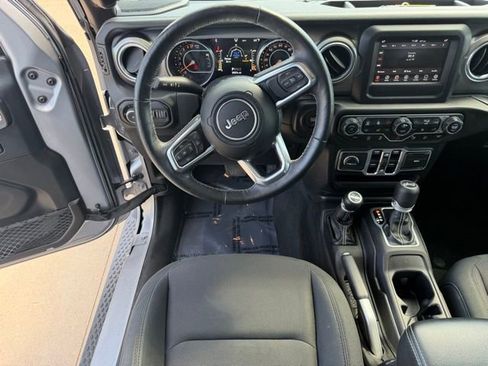Used 2018 Jeep Wrangler Unlimited Sahara w/ Cold Weather Group AWD/4WD image 16