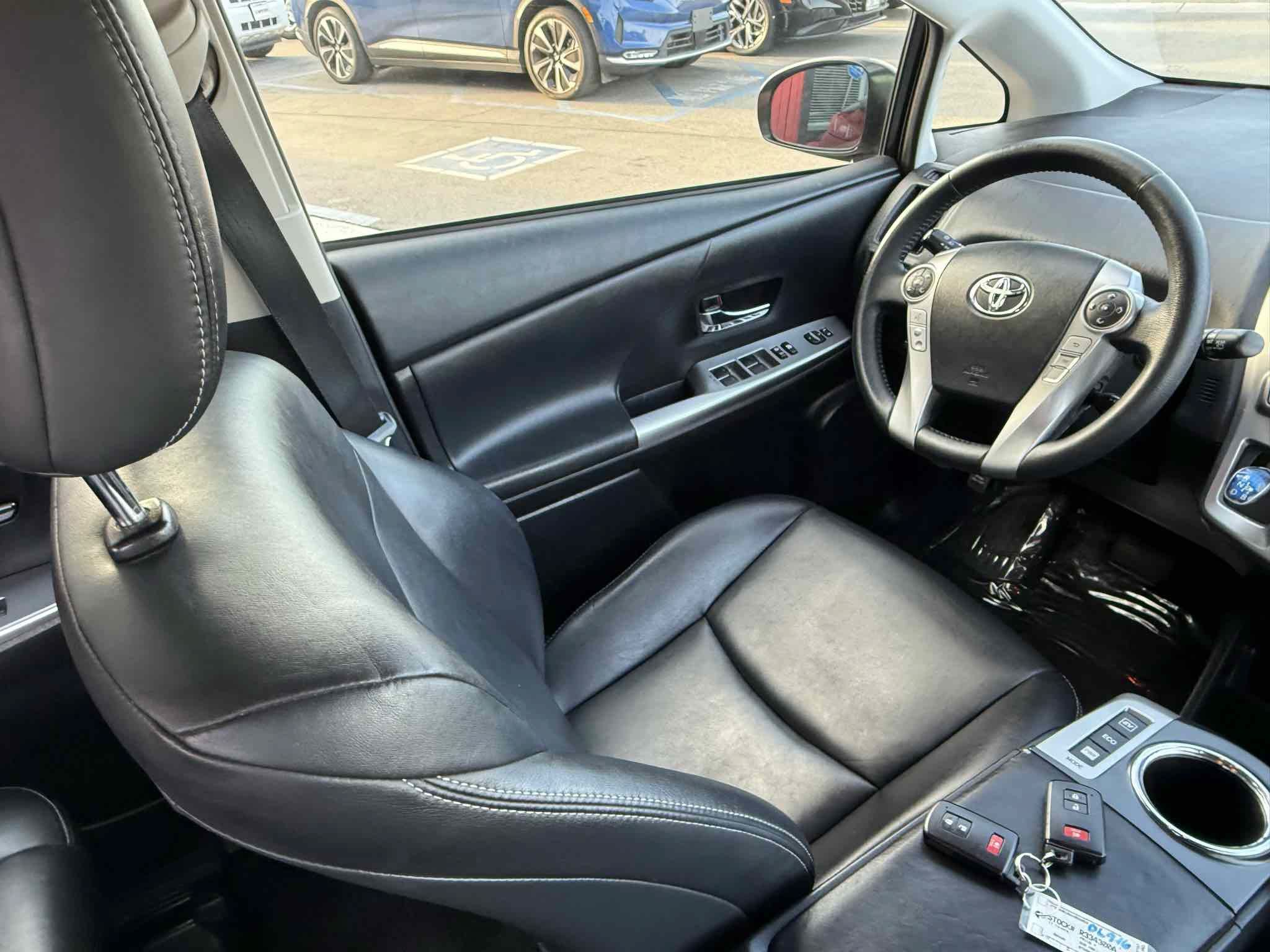 Used 2017 Toyota Prius V Four FWD image 66