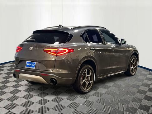 Used 2023 Alfa Romeo Stelvio Ti image 6