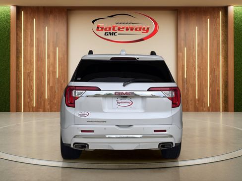 Used 2020 GMC Acadia Denali w/ Technology Package FWD image 6