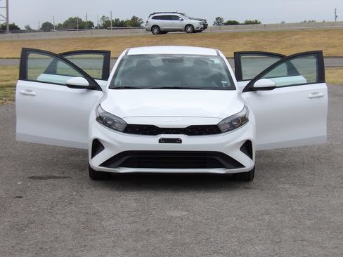 Used 2024 Kia Forte LXS FWD image 25