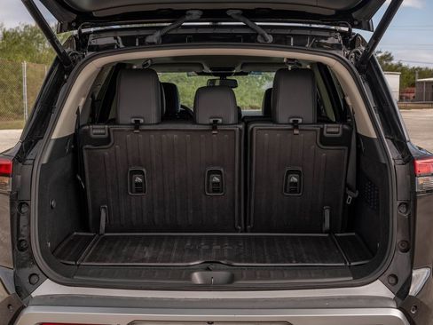 Used 2022 Nissan Pathfinder Platinum w/ Cargo Package image 28