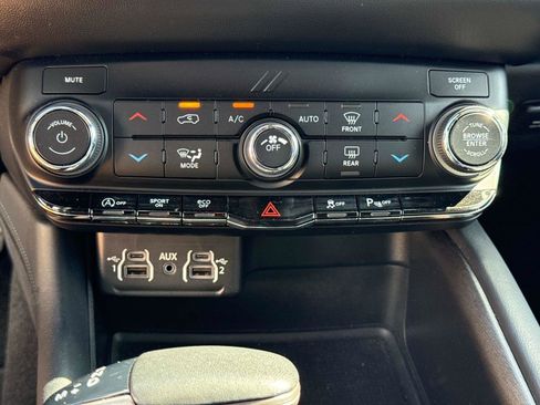 Used 2023 Dodge Durango SXT Launch Edition image 23