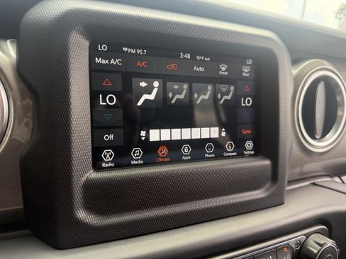 Used 2019 Jeep Wrangler Unlimited Sahara AWD/4WD image 50