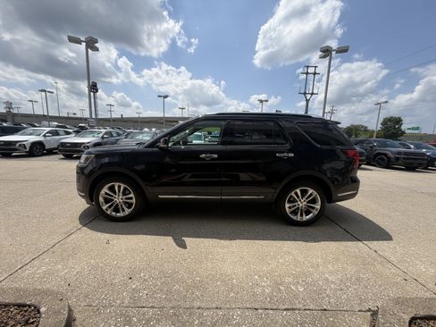 Used 2019 Ford Explorer Limited w/ Ford Safe & Smart Package AWD/4WD image 15