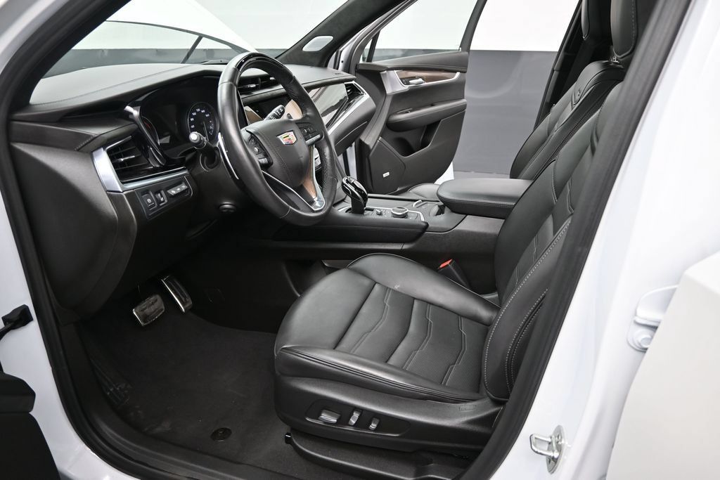 Used 2025 Cadillac XT6 Sport w/ Platinum Package AWD/4WD image 9