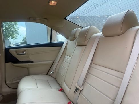 Used 2015 Toyota Camry XLE w/ Moonroof Package image 12