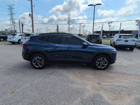 Used 2024 Chevrolet Trax LT w/ Driver Confidence Package FWD image 7