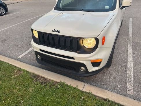 Used 2019 Jeep Renegade Altitude w/ Quick Order Package 2XM image 2