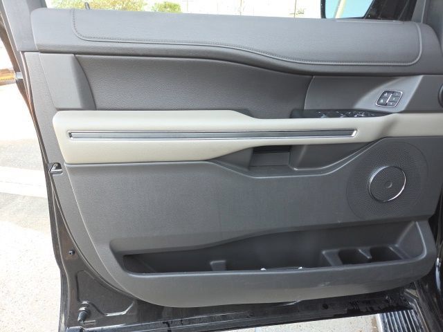 Used 2019 Ford Expedition XLT w/ Equipment Group 202A RWD image 22