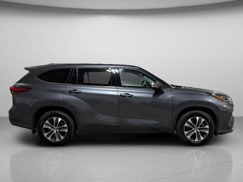 Used 2020 Toyota Highlander XLE AWD/4WD image 4