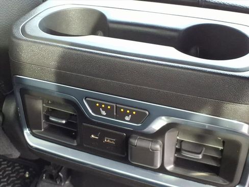 Used 2022 GMC Sierra 3500 Denali w/ Denali Black Diamond Edition image 13