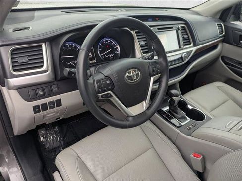 Used 2016 Toyota Highlander Limited AWD/4WD image 10