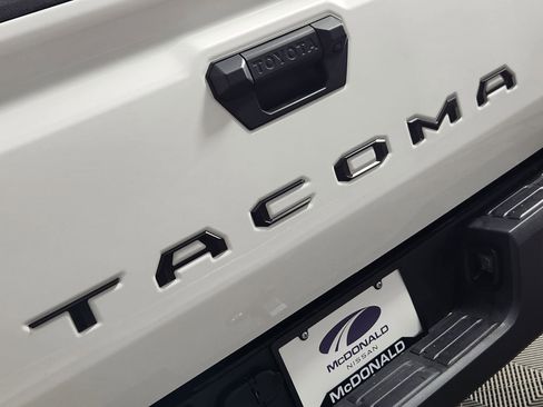 Used 2025 Toyota Tacoma TRD Sport AWD/4WD image 8