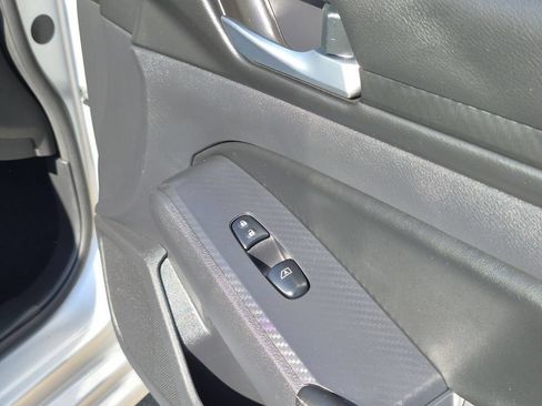 Used 2025 Nissan Altima 2.5 SV FWD image 33