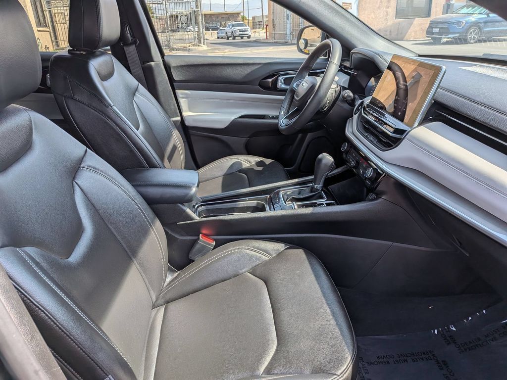 Used 2025 Jeep Compass Limited AWD/4WD image 30