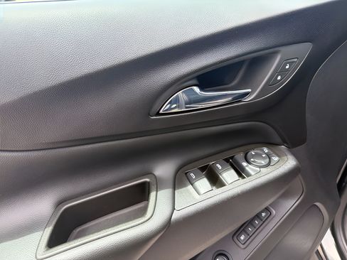 Used 2021 Chevrolet Equinox LT FWD image 17