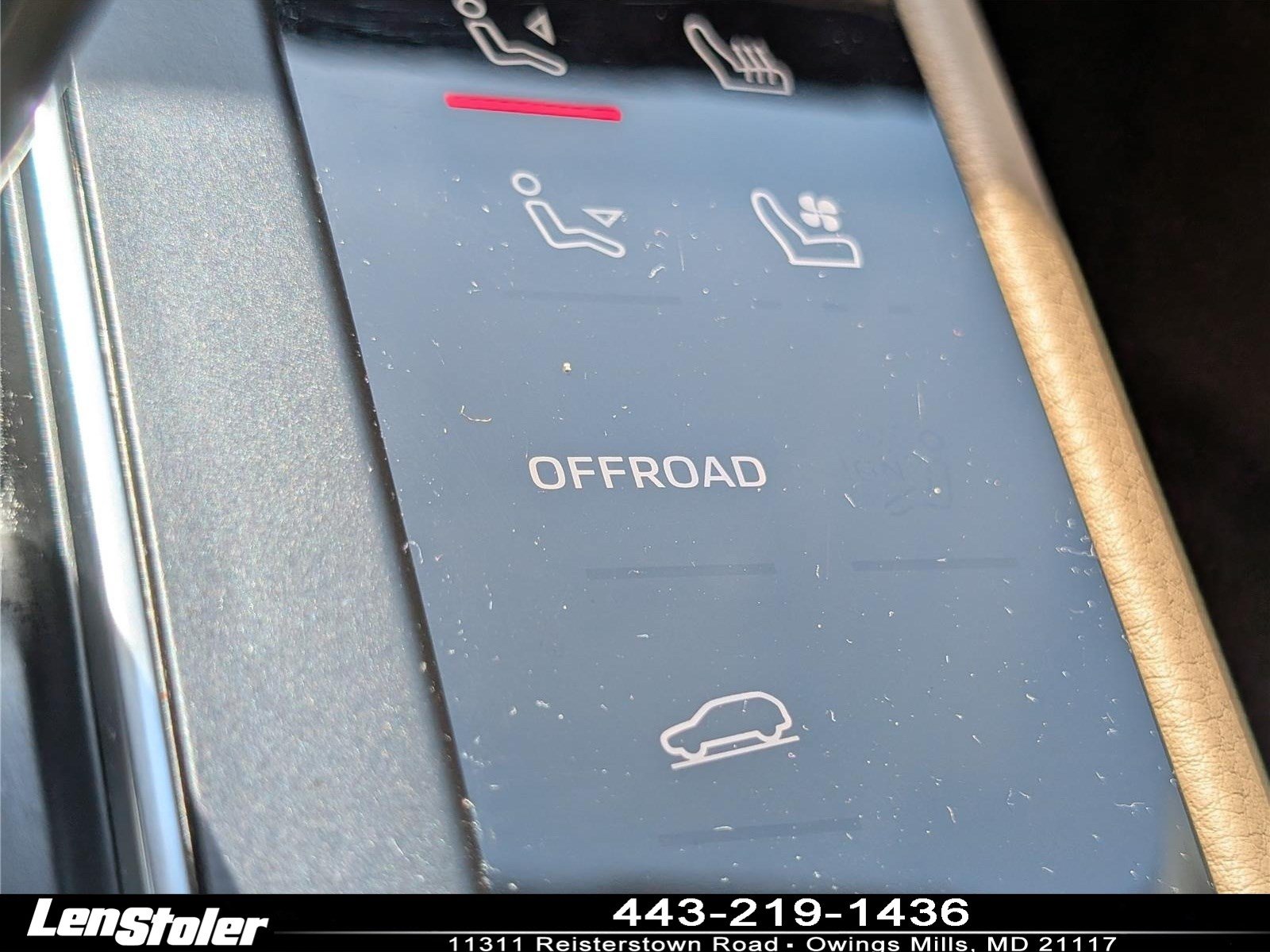 Used 2024 Porsche Macan AWD/4WD image 28