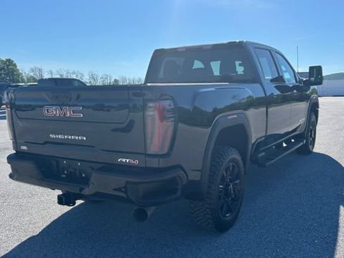 Used 2024 GMC Sierra 2500 AT4 AWD/4WD image 5