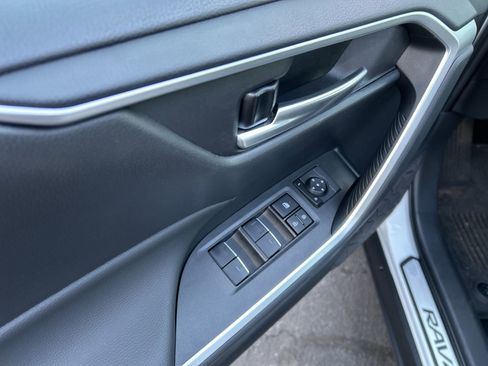 Used 2025 Toyota RAV4 XLE image 9