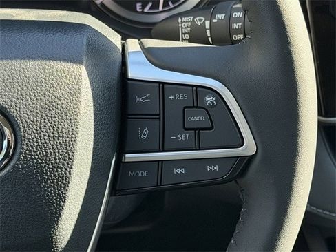 New 2026 Toyota Highlander XLE image 15