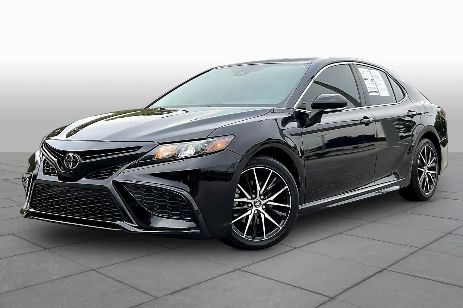 Used 2024 Toyota Camry SE w/ Convenience Package FWD image 1