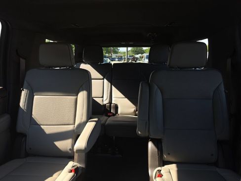 Certified 2023 GMC Yukon XL SLT w/ SLT Premium Package AWD/4WD image 37