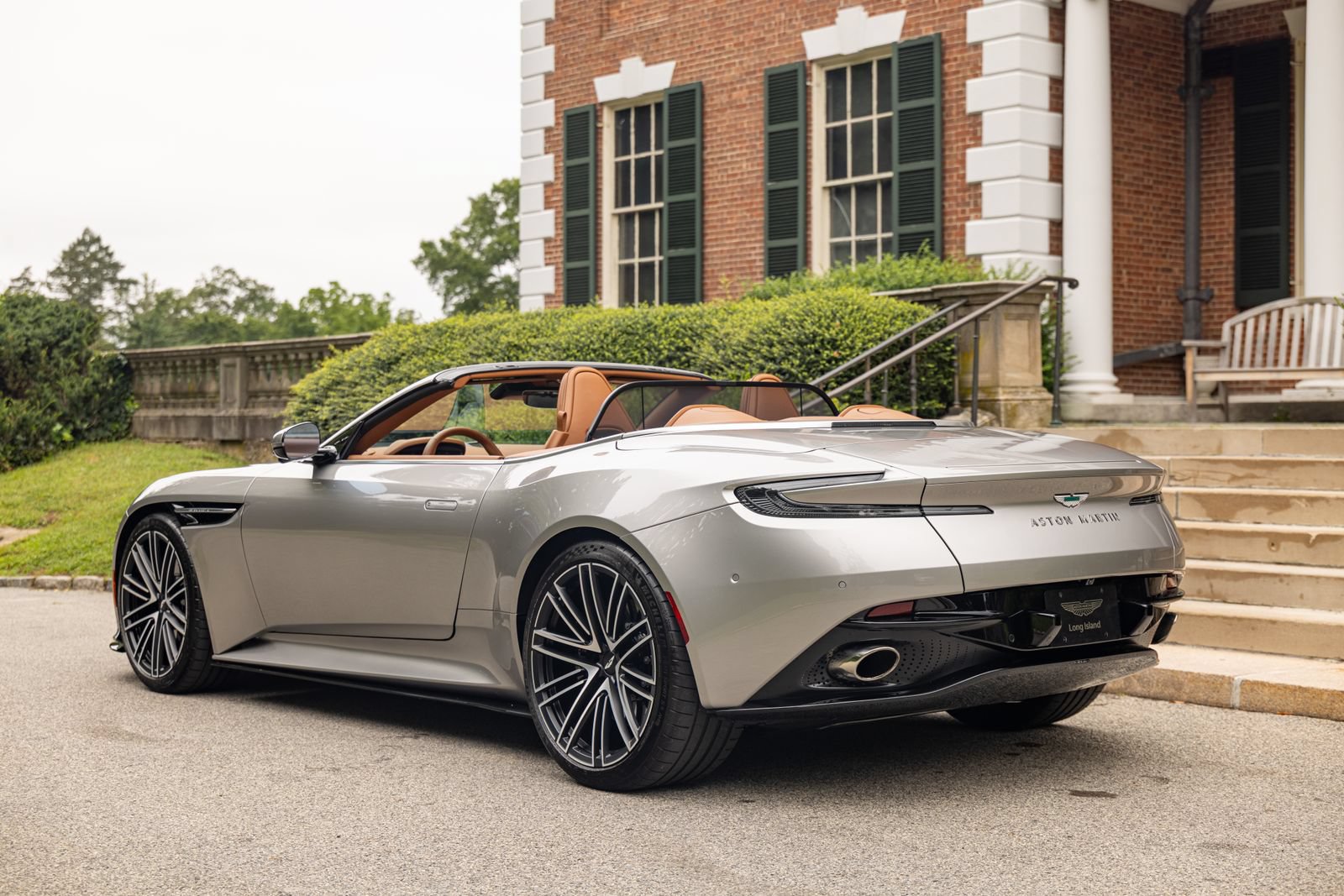 Used 2024 Aston Martin DB12 Convertible RWD image 6