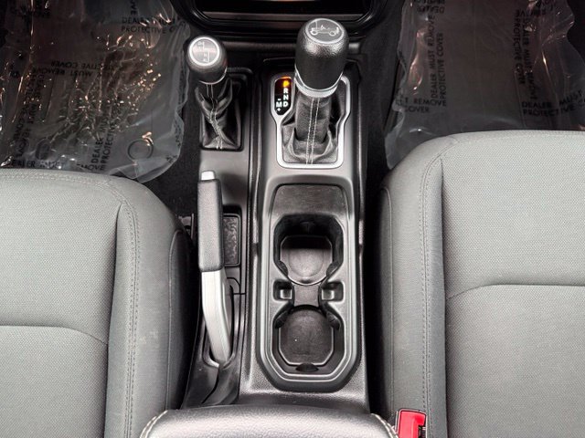 Used 2018 Jeep Wrangler Unlimited Sahara AWD/4WD image 25