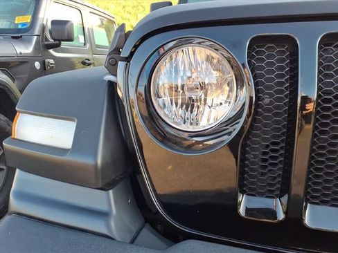 Used 2021 Jeep Wrangler Unlimited Sport AWD/4WD image 12