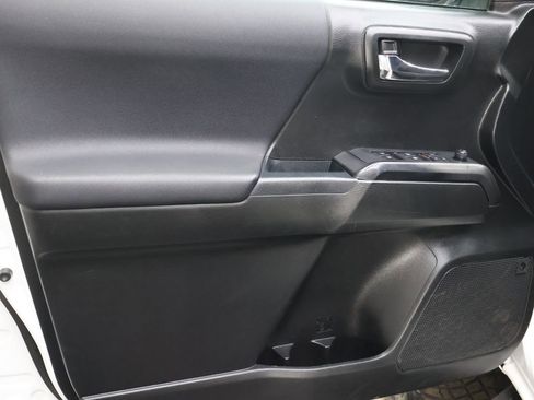 Used 2019 Toyota Tacoma TRD Sport AWD/4WD image 15