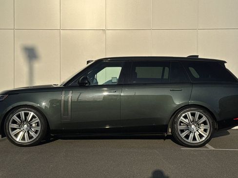 Used 2023 Land Rover Range Rover Long Wheelbase SE image 2