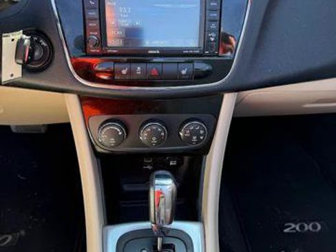 Used 2014 Chrysler 200 Limited FWD image 10