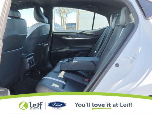 Used 2025 Toyota Camry SE image 28