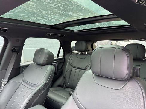 Used 2024 Land Rover Range Rover Sport SE AWD/4WD image 12
