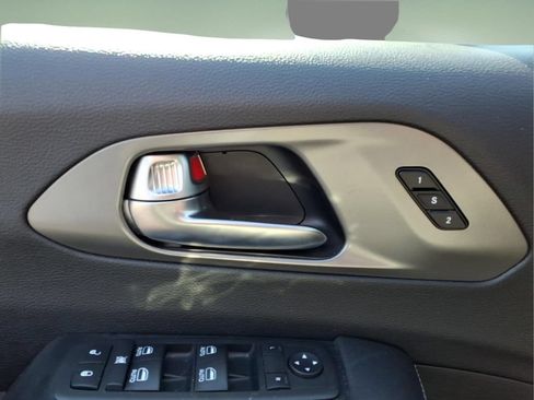 Used 2025 Chrysler Pacifica Select FWD image 14